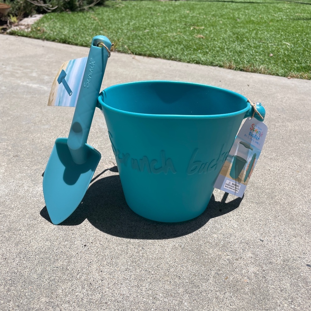 Scrunch blue sand bucket and spade